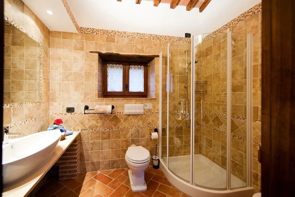 A tiled ensuite bathroom in the villa